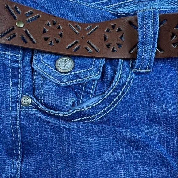 No Boundaries - Women’s Jean Shorts with Belt - Size 7 - NWT - Picture 3 of 9